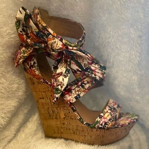 8.5 floral print Platform wedge! Worn once.